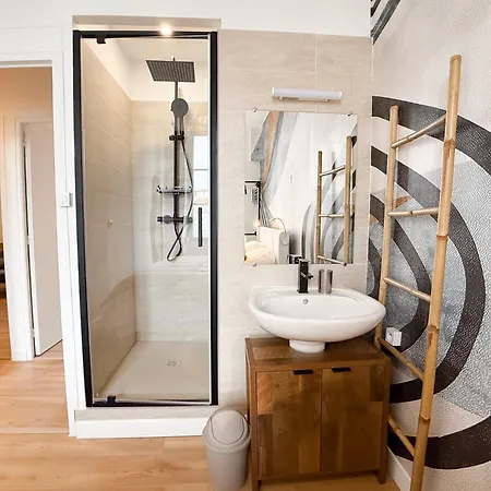 Stylish 3-bedroom - Steps From Palais Des Festivals - Id 310 *