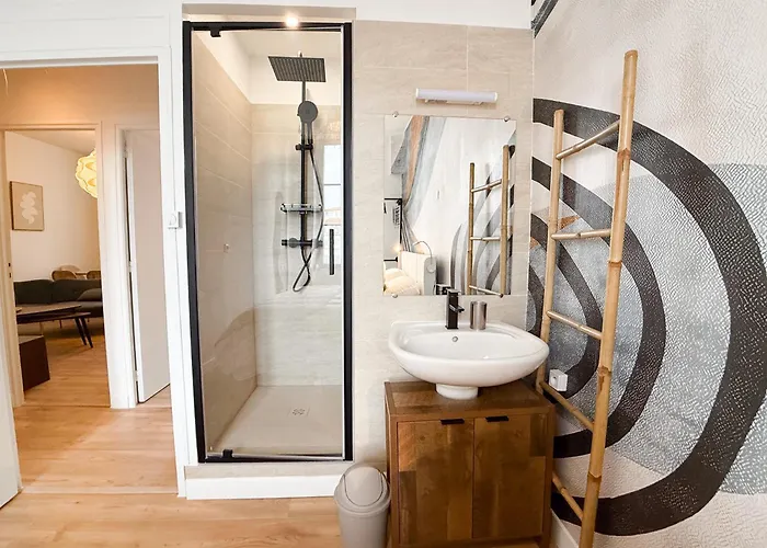 Stylish 3-bedroom - Steps From Palais Des Festivals *