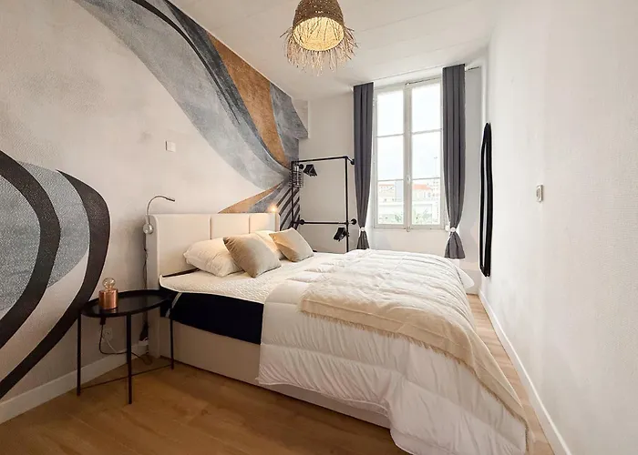 Appartement Stylish 3-bedroom - Steps From Palais Des Festivals *